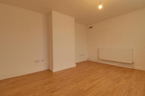3 bedroom end of terrace house to rent, Riddings Crescent, Pelsall