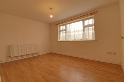 3 bedroom end of terrace house to rent, Riddings Crescent, Pelsall