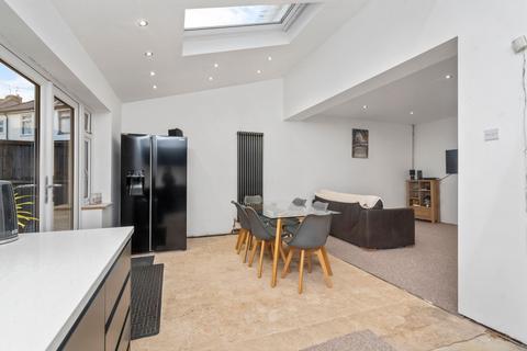 4 bedroom semi-detached house for sale, Victoria Avenue, St. Helens, WA11