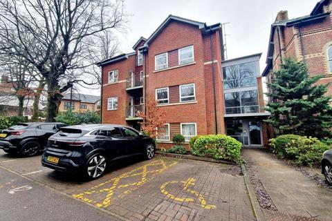 3 bedroom apartment to rent, Prestwich Park Road South, Prestwich, M25