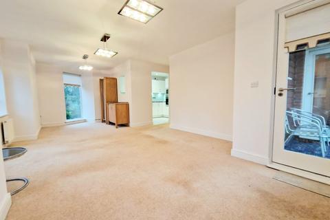 2 bedroom apartment to rent, Prestwich Park Road South, Prestwich, M25