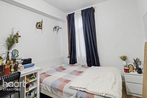 3 bedroom terraced house for sale, Colegrave Road, London