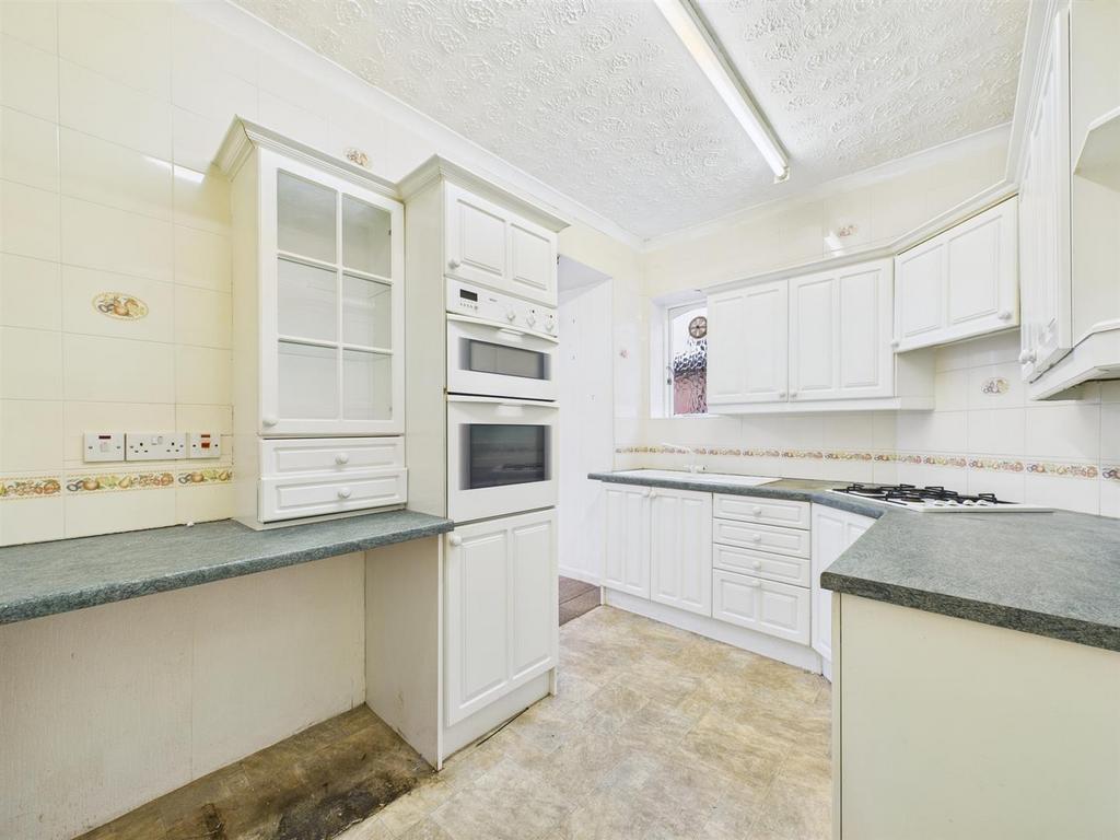 Kitchen 1.jpg
