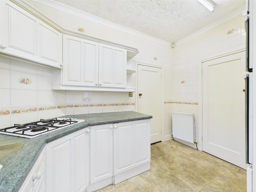 Kitchen 2.jpg
