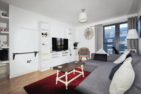 2 bedroom flat to rent, 55 Queens Dock Avenue, Hull HU1