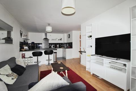 2 bedroom flat to rent, 55 Queens Dock Avenue, Hull HU1