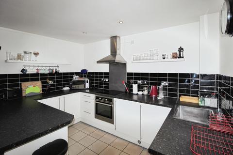 2 bedroom flat to rent, 55 Queens Dock Avenue, Hull HU1
