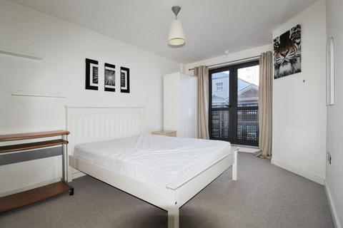2 bedroom flat to rent, 55 Queens Dock Avenue, Hull HU1