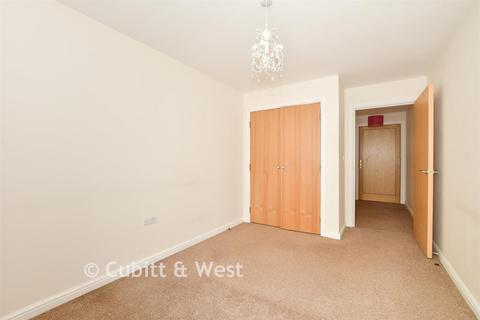 2 bedroom ground floor flat for sale, Pegler Way, Crawley, West Sussex