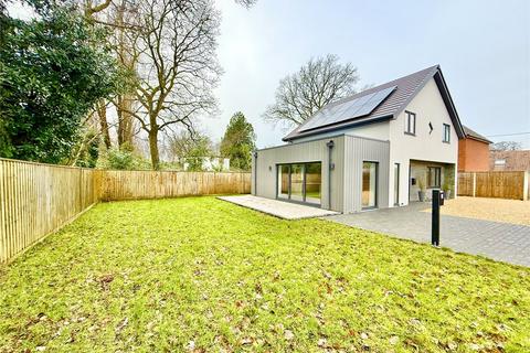 3 bedroom detached house for sale, Pinewood Close, Christchurch BH23