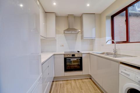 2 bedroom maisonette to rent, Maitland Drive, Buckinghamshire HP13