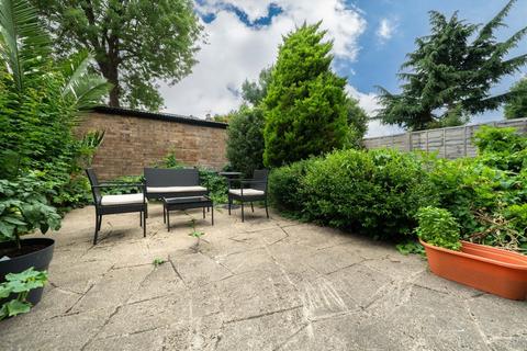 2 bedroom flat to rent, Verbena Gardens, London W6
