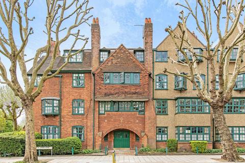 3 bedroom flat to rent, Fortis Green Road, London N10