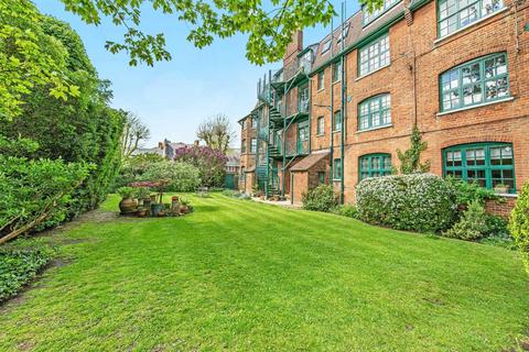 3 bedroom flat to rent, Fortis Green Road, London N10