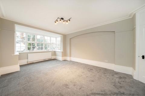 3 bedroom flat to rent, Fortis Green Road, London N10