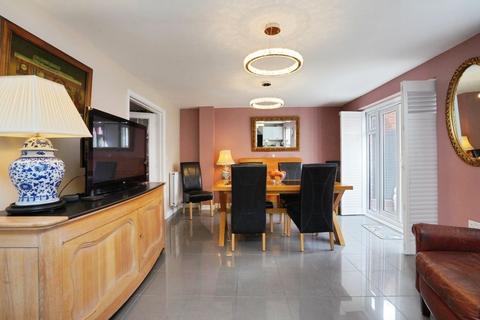 undefined, Holme View, Selby