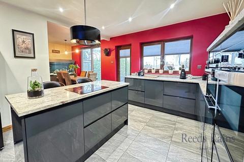 3 bedroom bungalow for sale, Park Lane, Selby YO8