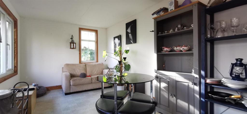 Summerhouse Internal