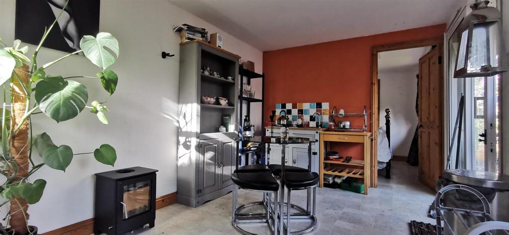 Summerhouse Internal