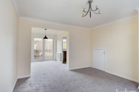 3 bedroom terraced house to rent, Bilsington Close, Chatham, ME5