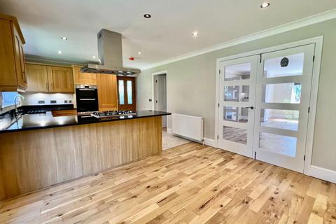 3 bedroom detached house to rent, Cearn Way CR5