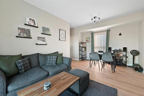 2 bedroom apartment for sale, Kilby Road, Stevenage, Hertfordshire SG1 2LT