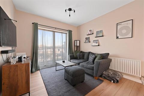 2 bedroom apartment for sale, Kilby Road, Stevenage, Hertfordshire SG1 2LT