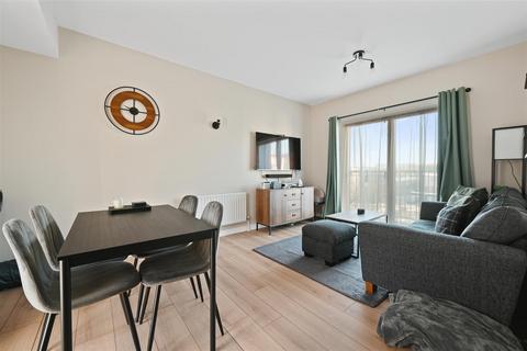 2 bedroom apartment for sale, Kilby Road, Stevenage, Hertfordshire SG1 2LT