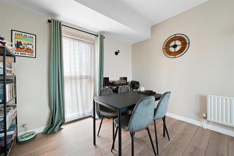 2 bedroom apartment for sale, Kilby Road, Stevenage, Hertfordshire SG1 2LT