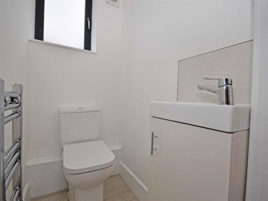 24 Hollybush-WC.jpg