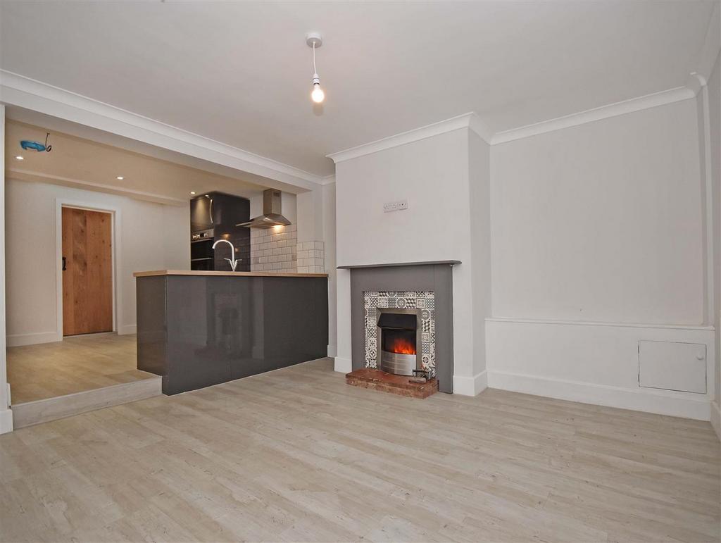 24 Hollybush-lounge1.jpg