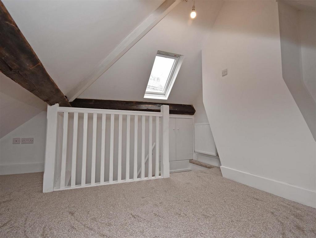 24 Hollybush-bed3a.jpg
