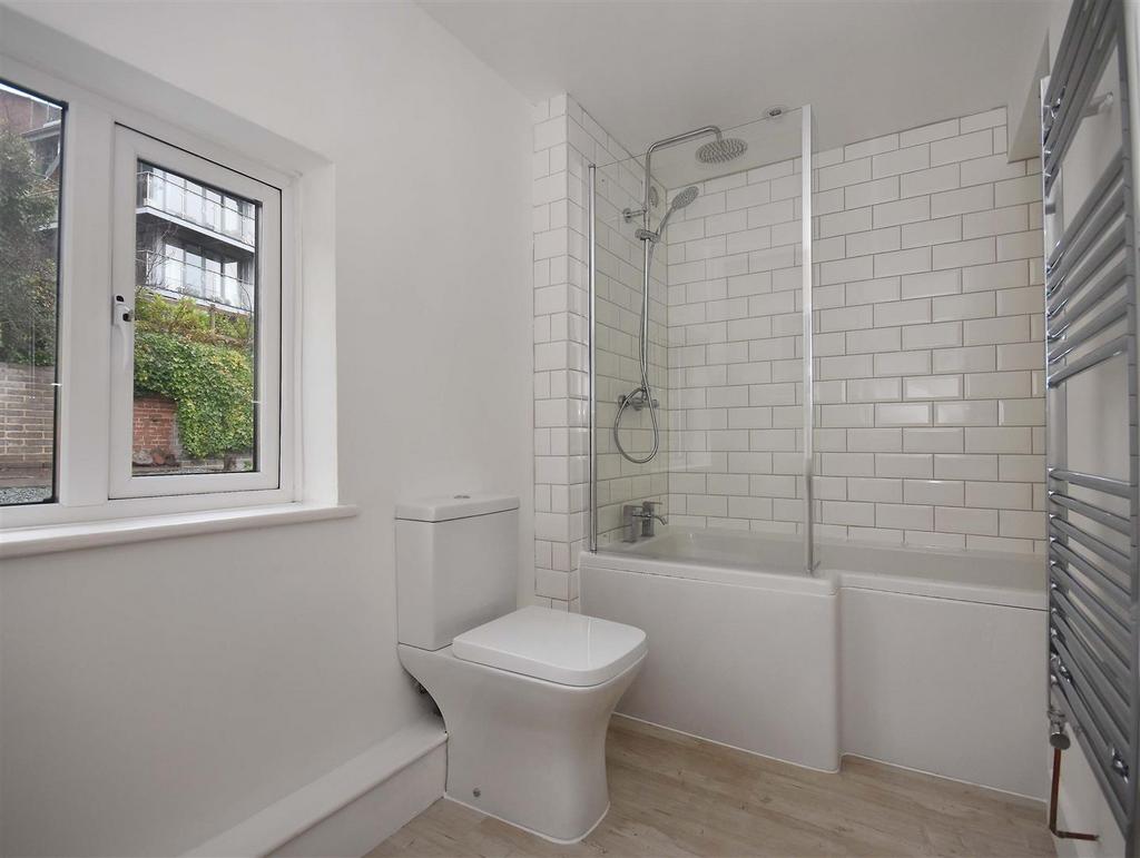24 Hollybush-batha.jpg