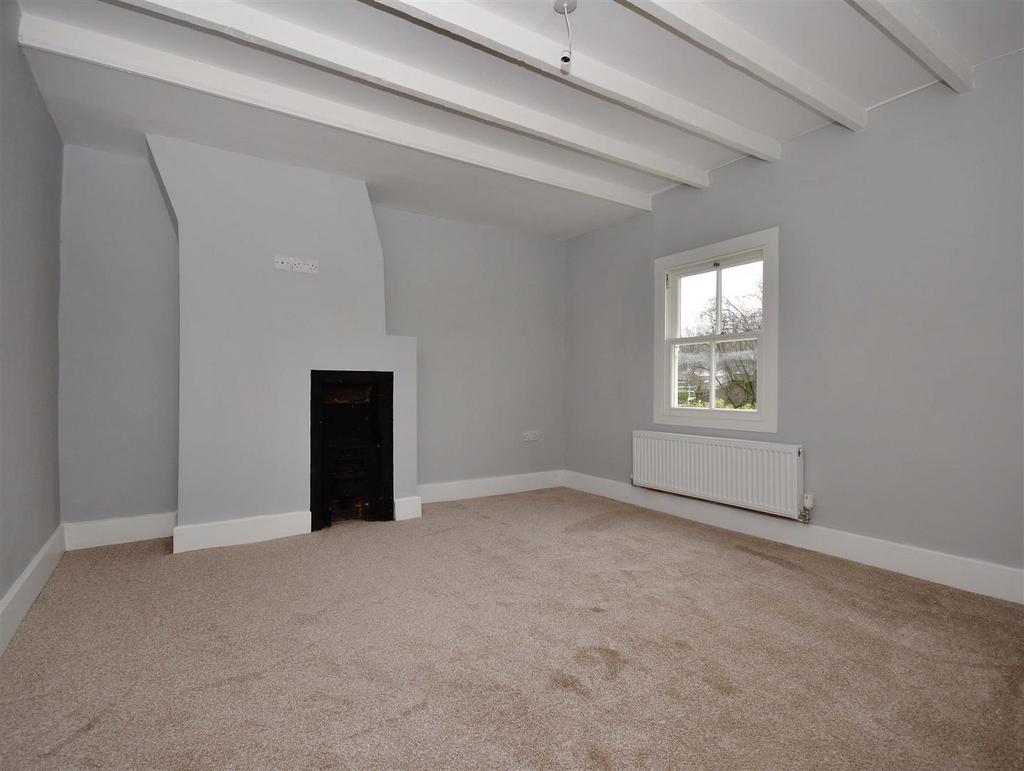 24 Hollybush-bed1.jpg
