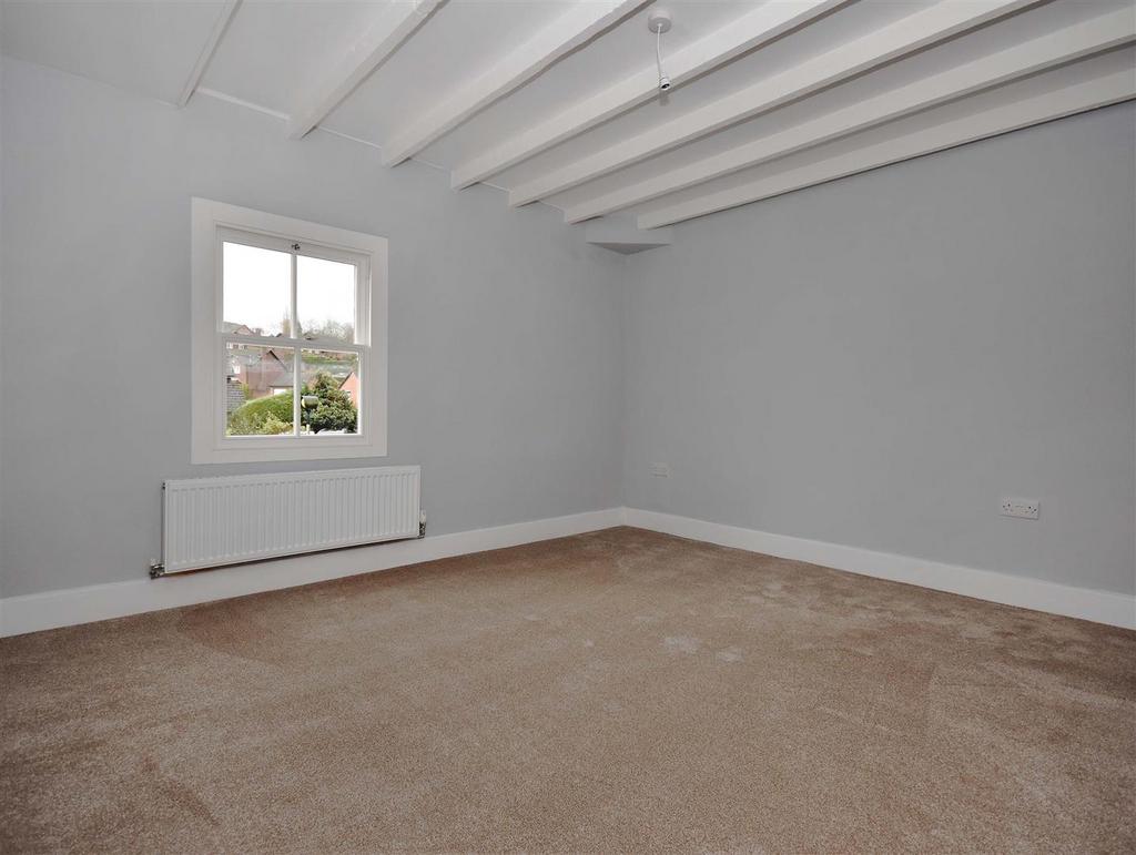 24 Hollybush-bed.jpg