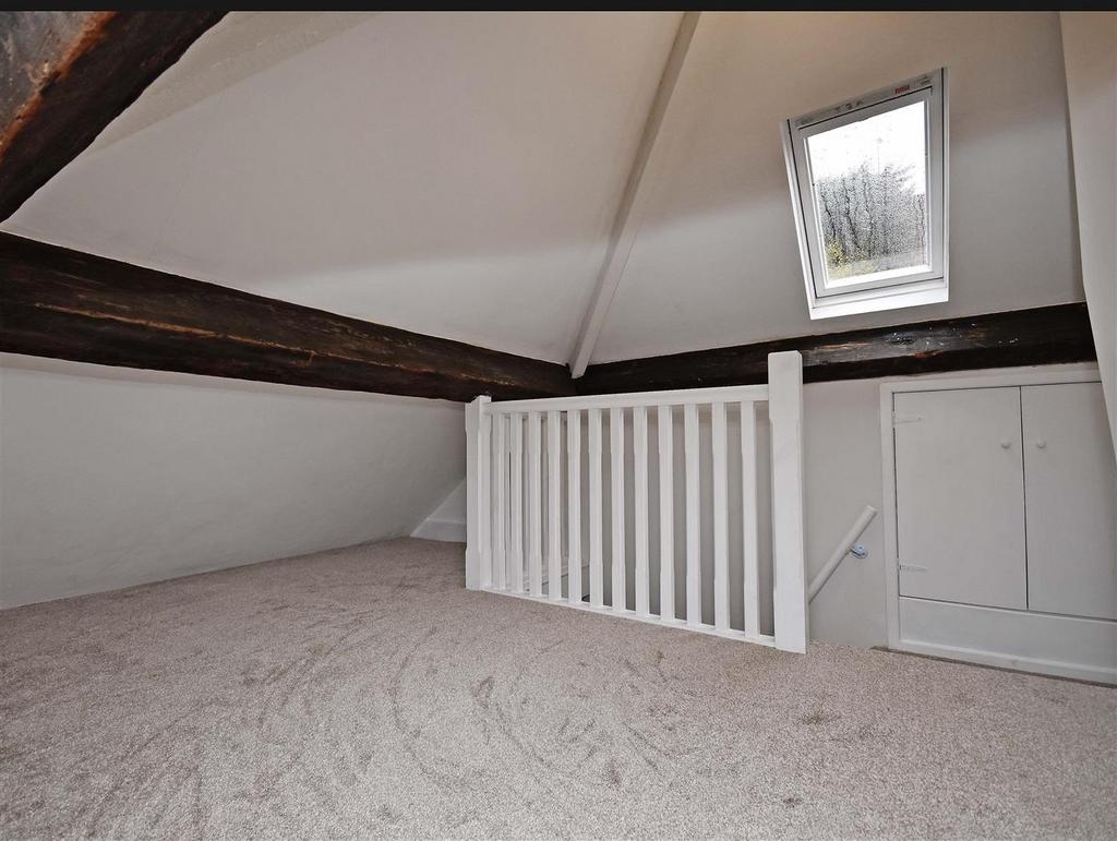 24 Hollybush-bed3.jpg