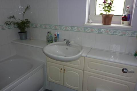 2 bedroom flat to rent, West Ferryfield, Fettes, Edinburgh