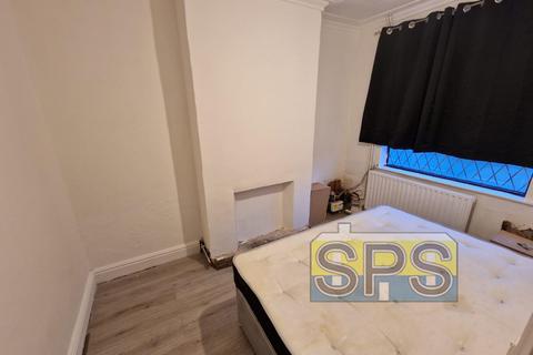 3 bedroom terraced house to rent, Yeaman Street, Stoke-on-Trent ST4