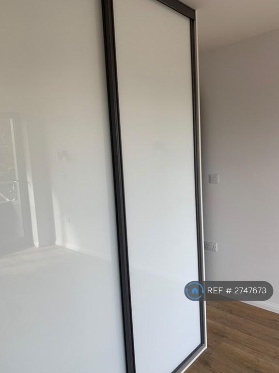 Fitted Wardrobes In Bedroom