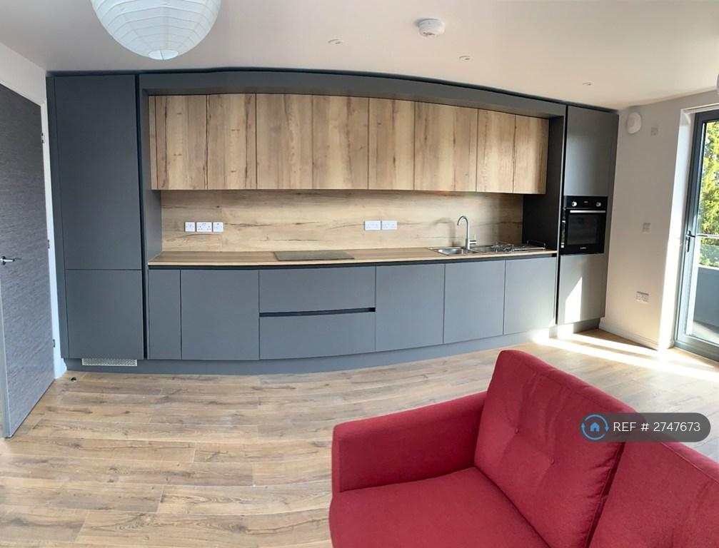 Fully Fitted Kitchen