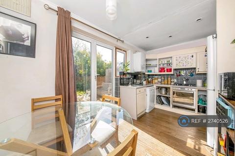 1 bedroom in a house share to rent, Reed Close, London, SE12