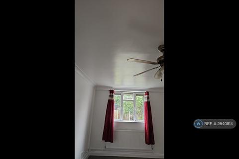 3 bedroom semi-detached house to rent, Suffolk Road, Doncaster, DN4
