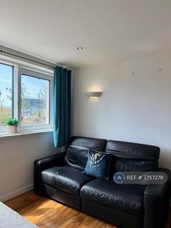 1 bedroom in a flat share to rent, Adriatic Apartments, London, E16