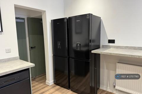 1 bedroom in a house share to rent, Grosvenor Street, Prestwich, Manchester, M25
