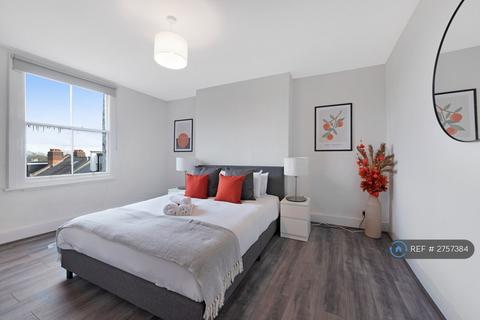 3 bedroom flat to rent, Archway Road, London, N6