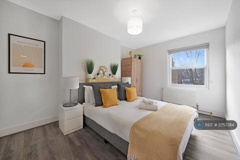 3 bedroom flat to rent, Archway Road, London, N6