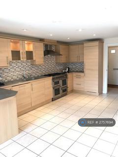 3 bedroom terraced house to rent, Skylark Way, Stowmarket, IP14
