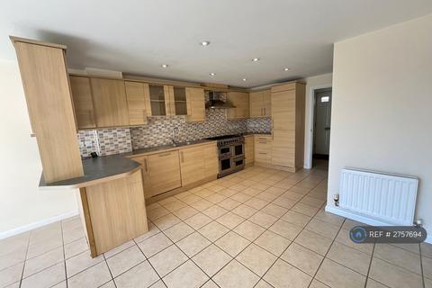 3 bedroom terraced house to rent, Skylark Way, Stowmarket, IP14