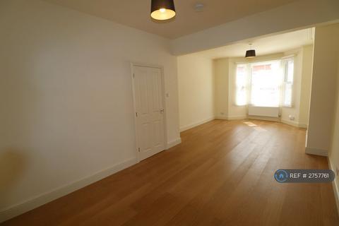 3 bedroom terraced house to rent, Cedar Road, Northampton, NN1