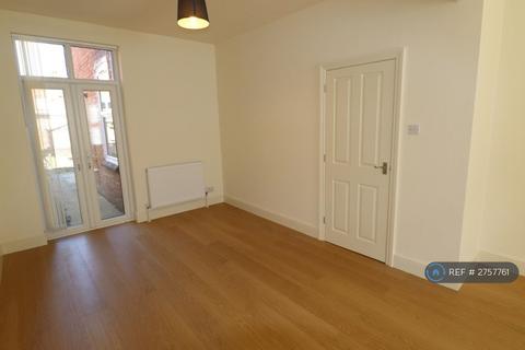 3 bedroom terraced house to rent, Cedar Road, Northampton, NN1